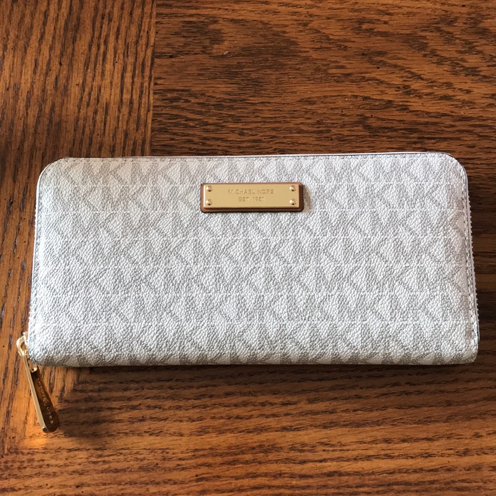 Michael Kors Continental Wallet